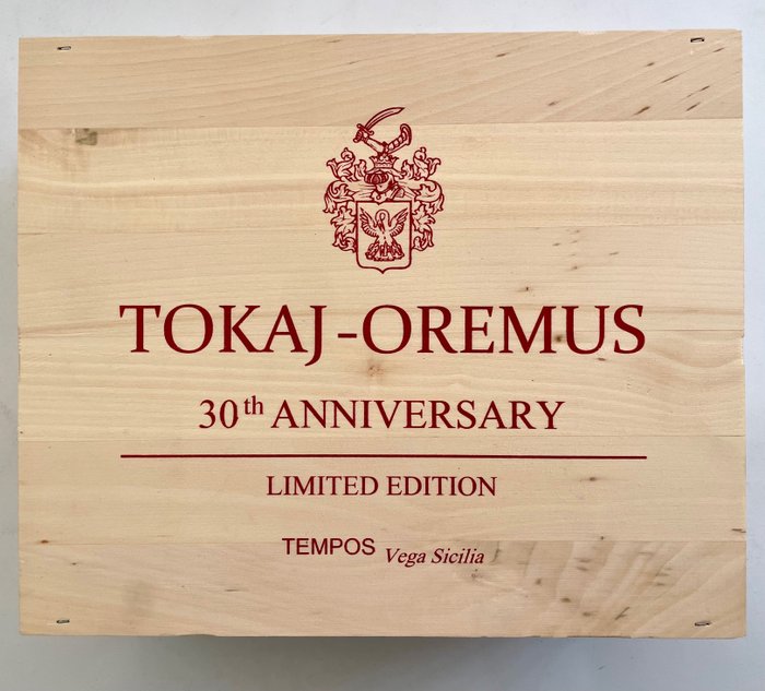Tokaji-Oremus Aszú 5 Puttonyos 1999 30th Anniversary Limited Edition en caja de madera OWC3 - Imagen 2